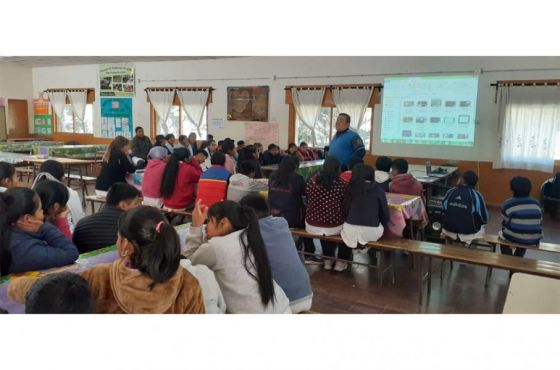 Más de 300 estudiantes participaron de una jornada de sensibilización de la Policía Comunitaria en Santa Victoria Oeste