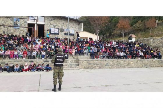 Más de 300 estudiantes participaron de una jornada de sensibilización de la Policía Comunitaria en Santa Victoria Oeste