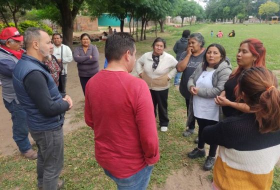 instalación de tuberías para agua potable en una comunidad guaraní de Tartagal