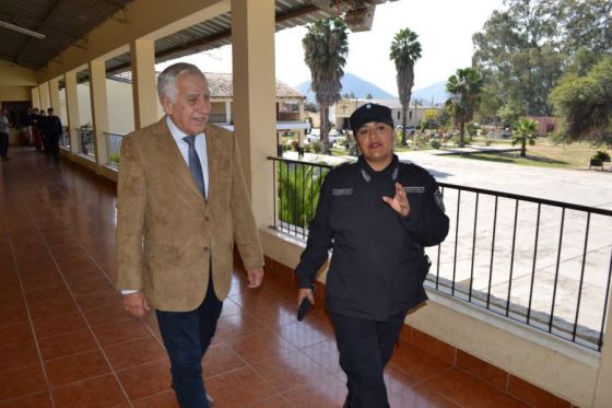 El Ministro de Seguridad y Justicia presenció entrenamientos con canes adiestrados para operativos policiales