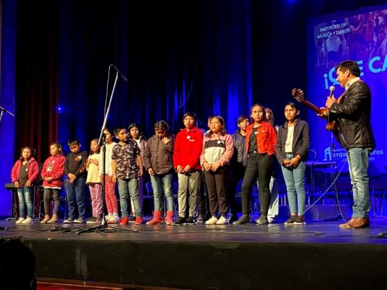 Niños de la comunidad Chorote cantaron junto a la Orquesta Infanto Juvenil en el Teatro Provincial