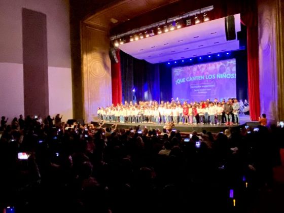 Niños de la comunidad Chorote cantaron junto a la Orquesta Infanto Juvenil en el Teatro Provincial