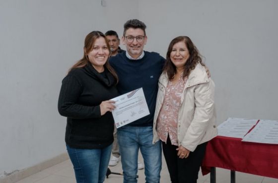 La Universidad Provincial entregó certificados en Vaqueros y Cerrillos