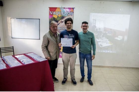 La Universidad Provincial entregó certificados en Vaqueros y Cerrillos