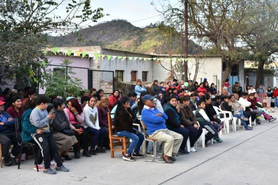 Más de 800 familias del barrio Juan Manuel de Rosas se benefician con la regularización dominial