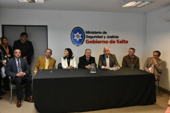 El ministro de Seguridad y Justicia, Marcelo Ramón Domínguez, junto al equipo técnico del Servicio Penitenciario de Salta presentó esta mañana el proyecto de obra para la ampliación de la Alcaidía General 1.