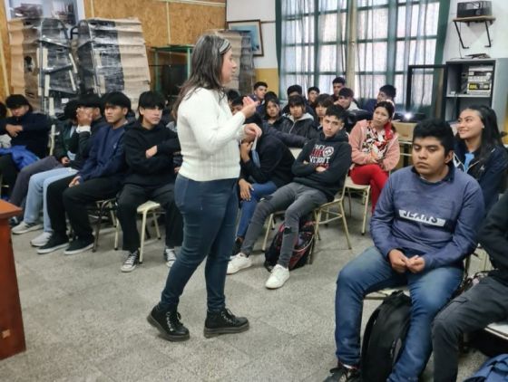 Promocionan derechos políticos y análisis del rol cívico a estudiantes de barrio San Remo