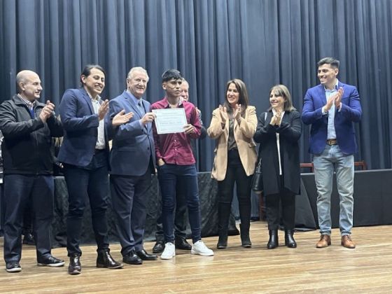 Más de tres mil estudiantes se beneficiaron con las becas provinciales