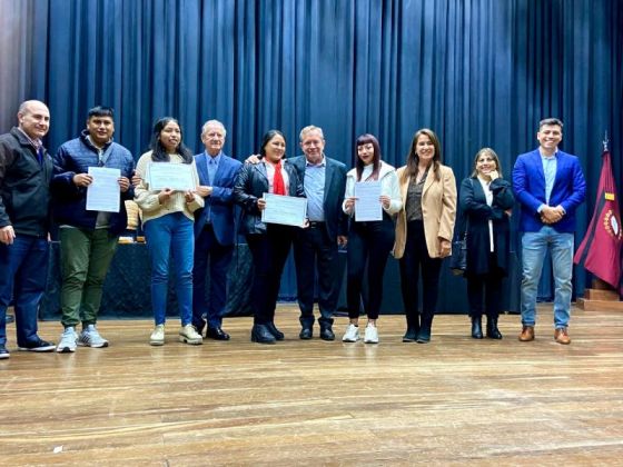 Más de tres mil estudiantes se beneficiaron con las becas provinciales