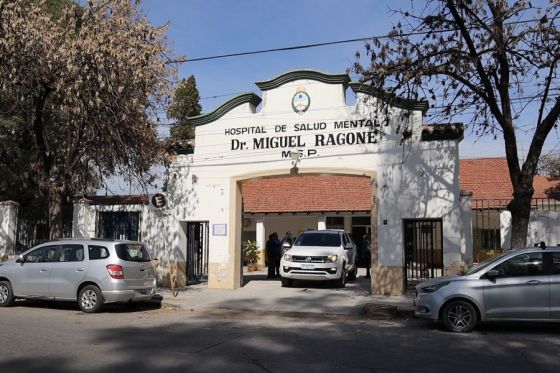 Mangione verificó el avance de las obras que se realizan en el hospital Miguel Ragone