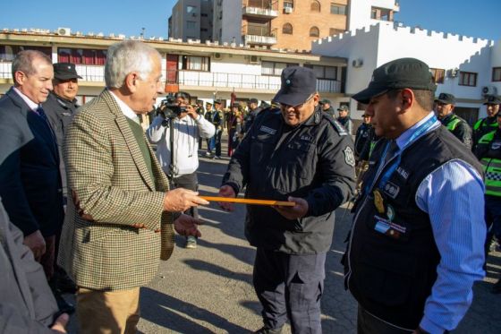 El ministro de Seguridad y Justicia, Marcelo Ramón Domínguez, junto al jefe y subjefe de la Policía de Salta, Miguel Ceballos y Pablo Vilte, encabezó el acto de reconocimiento