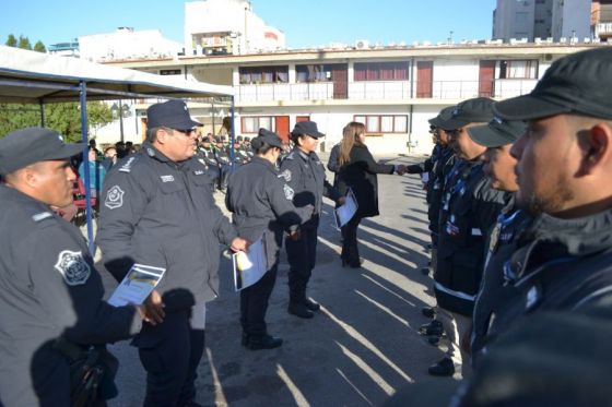 El ministro de Seguridad y Justicia, Marcelo Ramón Domínguez, junto al jefe y subjefe de la Policía de Salta, Miguel Ceballos y Pablo Vilte, encabezó el acto de reconocimiento