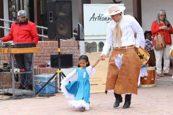 Las Lajitas presentó su arte y cultura en el Mercado Artesanal de Salta