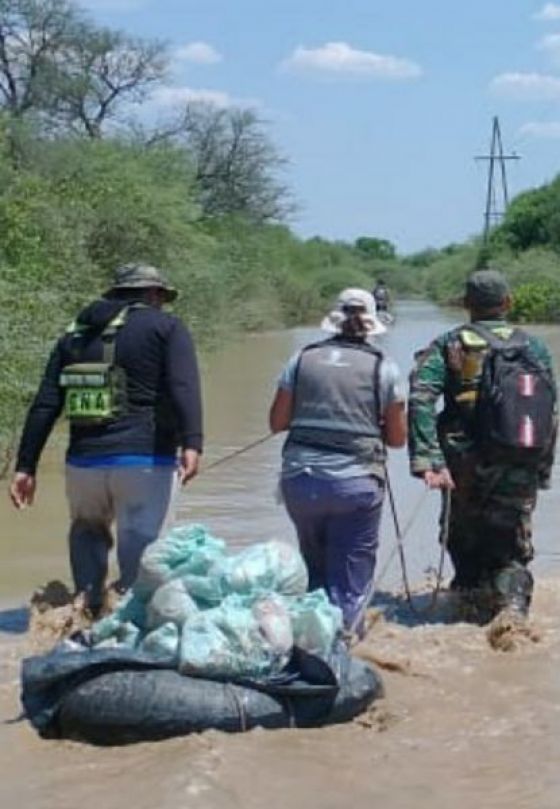 El Gobierno brinda contención a familias aisladas por la crecida del Pilcomayo