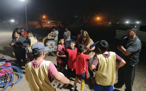 Se hizo entrega de elementos deportivos al club San Juan de la comunidad Balut en Orán