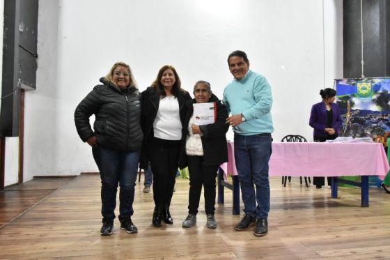 Entrega de escrituras en Cerrillos.