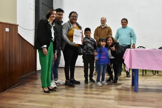 Entrega de escrituras en Cerrillos.