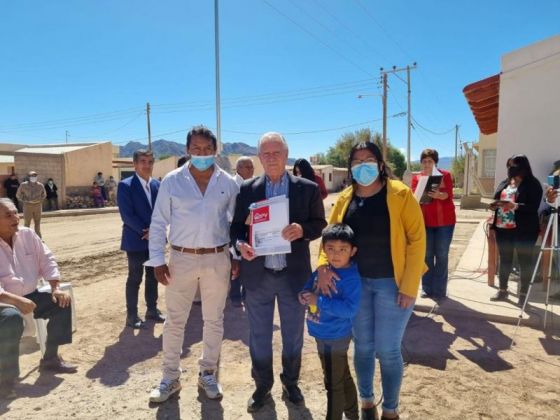 Entregaron viviendas e inauguraron obras en Molinos