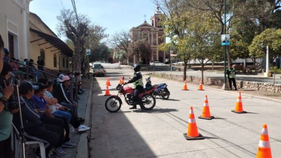 Seguridad Vial consolida el trabajo de concientización a motociclistas en el interior provincial