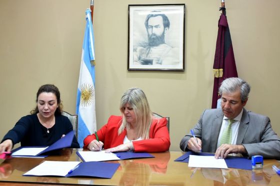 La secretaría de las Personas Mayores suscribió un convenio de mutua colaboración con el Colegio de Odontólogos.