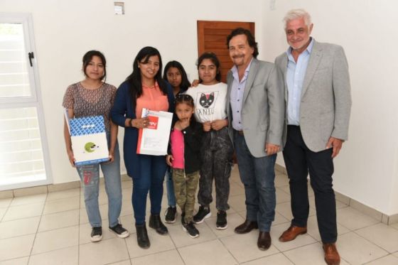 Familias propietarias en San Agustín junto al Gobernador y Pablo Outes.