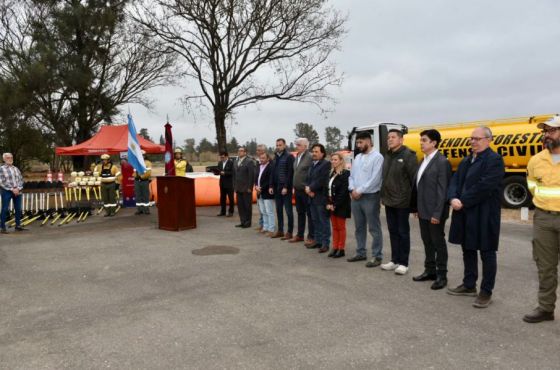 Más inversiones para combatir el fuego: Sáenz entregó equipamiento por más de $250 millones