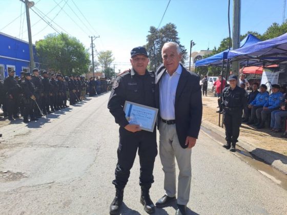 Reconocimiento especial a policías en Orán