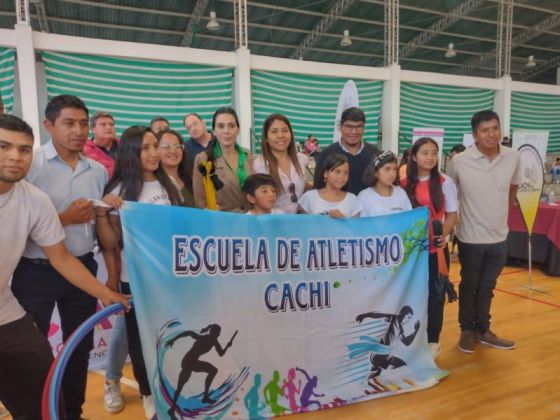 Se entregaron elementos deportivos en Cachi