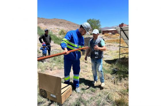 A través de ATLAS, Aguas del Norte asistió a una escuela y 15 familias de Las Cuevas