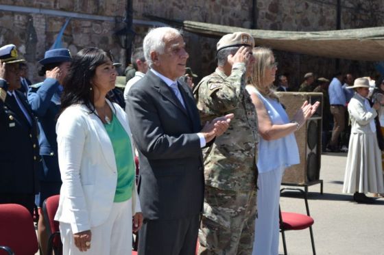 El ministro Domínguez durante el acto por el nuevo aniversario de la V Brigada.