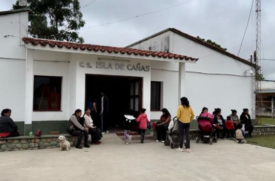 El Gobierno entregó cuatro nuevas computadoras para el centro de salud de Isla de Cañas