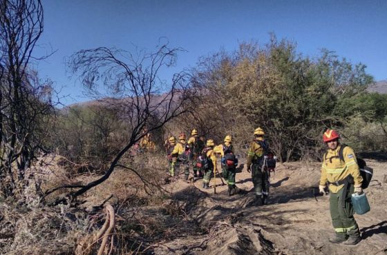 Continúan las tareas de control del fuego en Cafayate