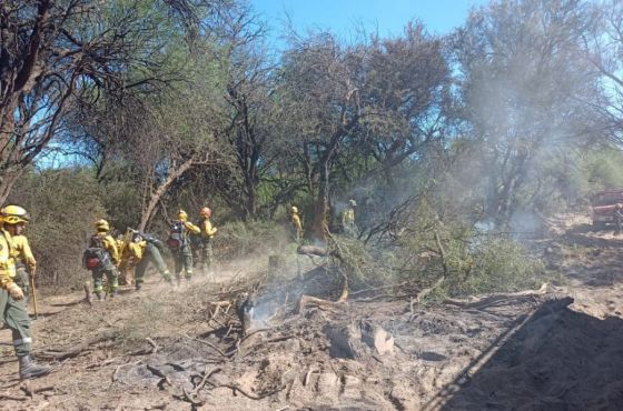 Continúan las tareas de control del fuego en Cafayate