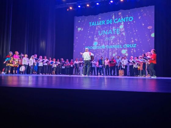 La comunidad de la UNATE se presentó en el Teatro Provincial para mostrar su talento artístico