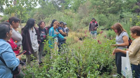 Estudiantes de jardinería profundizan sus prácticas en un vivero de San Lorenzo