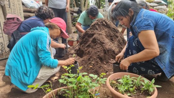 Estudiantes de jardinería profundizan sus prácticas en un vivero de San Lorenzo