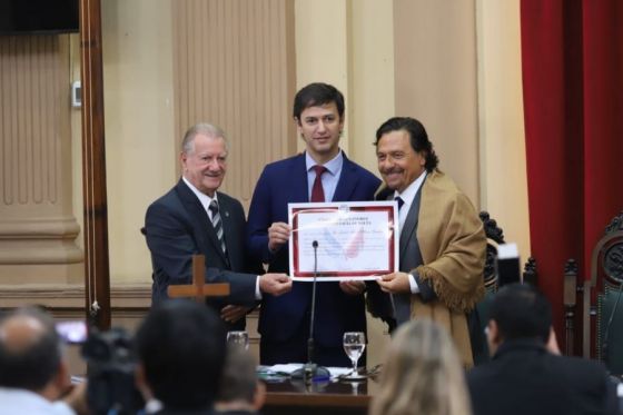 El gobernador Sáenz participó de la asunción de los senadores provinciales.