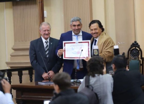 El gobernador Sáenz participó de la asunción de los senadores provinciales.