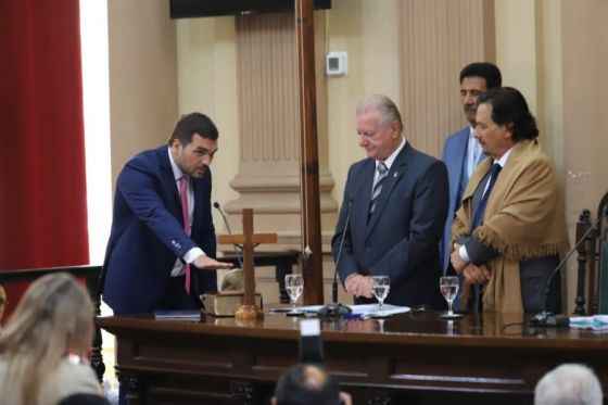 El gobernador Sáenz participó de la asunción de los senadores provinciales.