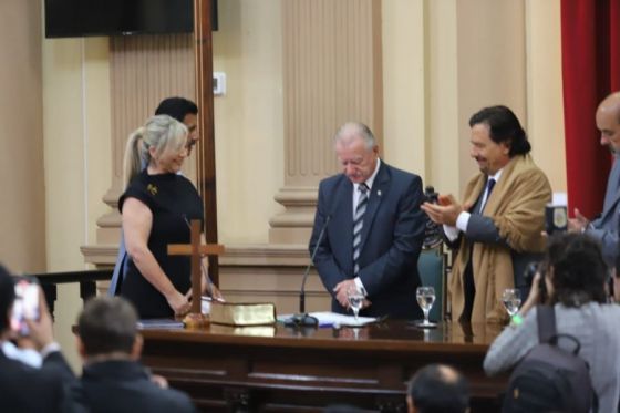 El gobernador Sáenz participó de la asunción de los senadores provinciales.