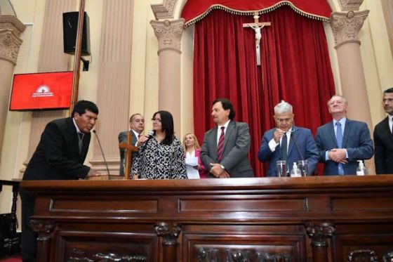 Gustavo Sáenz acompañó la asunción de los diputados provinciales