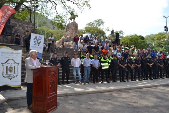 Entrega de recursos operativos en la Jornada Preventiva de Seguridad Vial para motociclistas