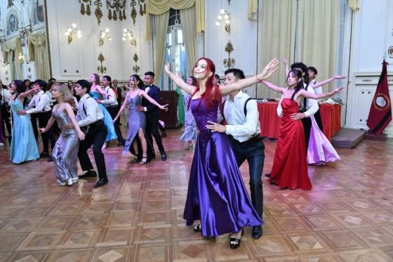 La Escuela Oficial de Ballet celebró su gala de egresados 2024