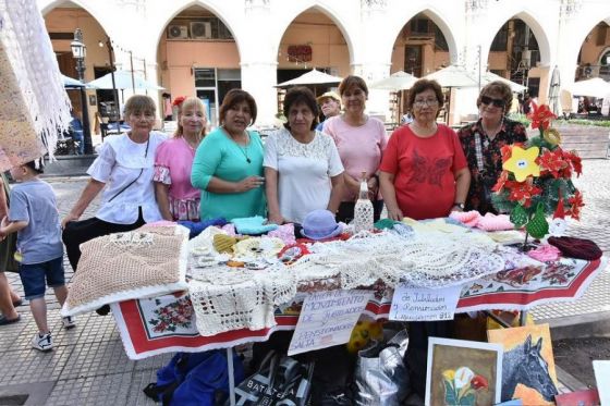 Las personas mayores celebraron la vida con una expo en la Plaza 9 de Julio