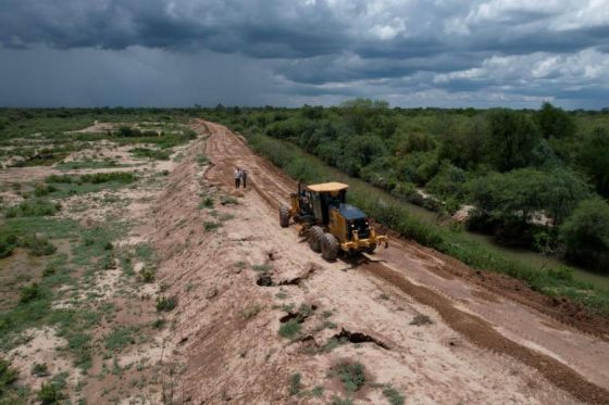 El ministro Mimessi recorrió las obras de contención de ríos en Santa Victoria Este