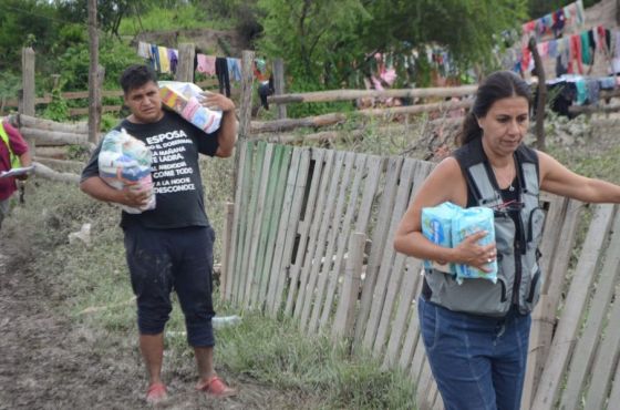 Trabajo conjunto entre Provincia y el municipio capitalino para asistir a vecinos afectados por la tormenta