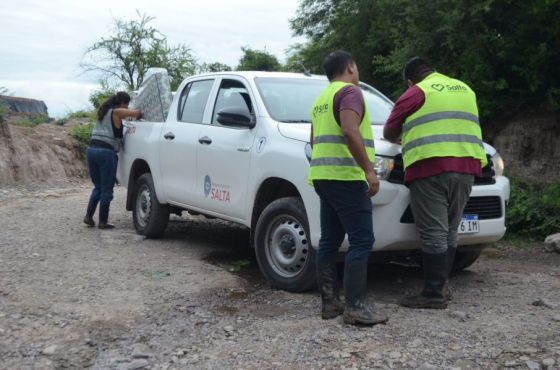 Trabajo conjunto entre Provincia y el municipio capitalino para asistir a vecinos afectados por la tormenta