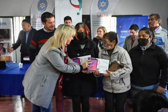 Acto de lanzamiento del programa de conectividad para centros vecinales.