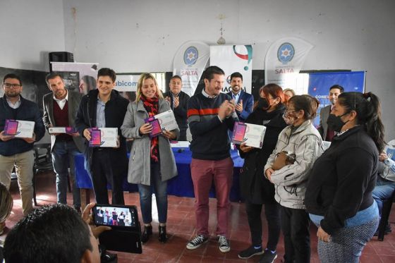 Acto de lanzamiento del programa de conectividad para centros vecinales.