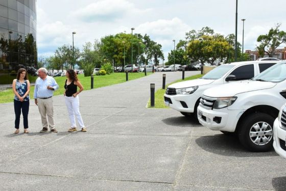 Con una nueva entrega de vehículos, se continúa recuperando el parque automotor provincial